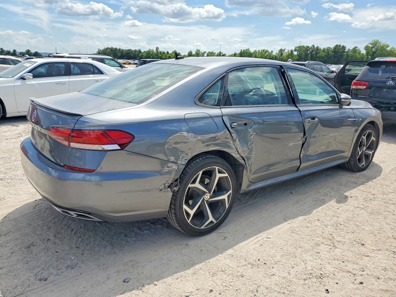 2020 VOLKSWAGEN PASSAT R-LINE — снимка 3