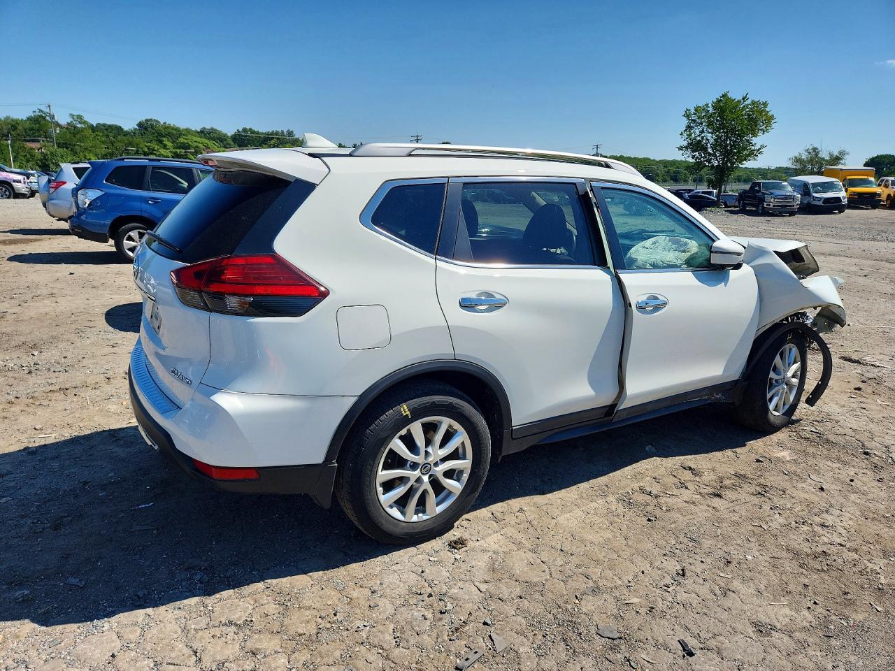 2017 NISSAN ROGUE SV — снимка 3