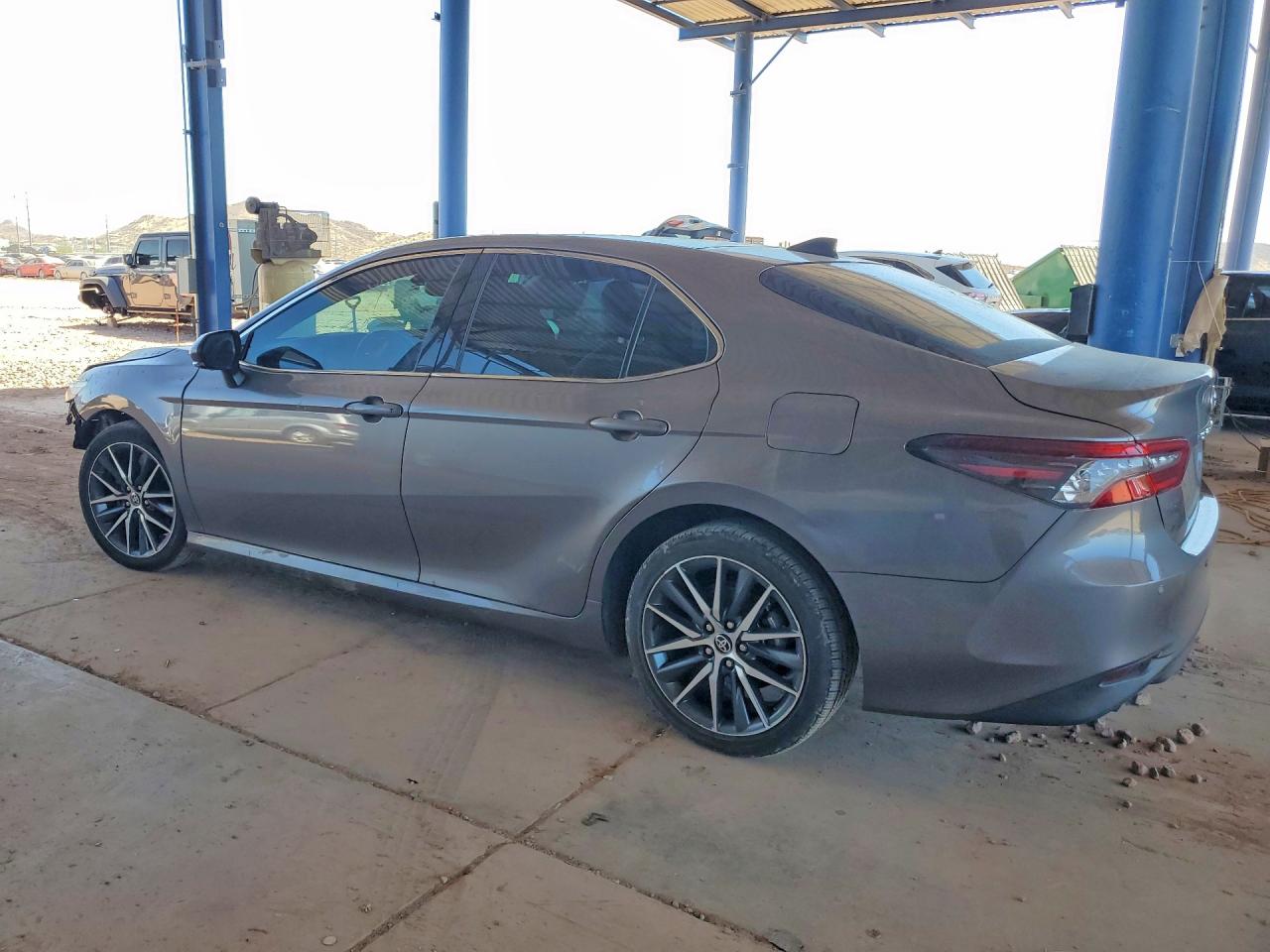 2021 TOYOTA CAMRY XLE — снимка 2