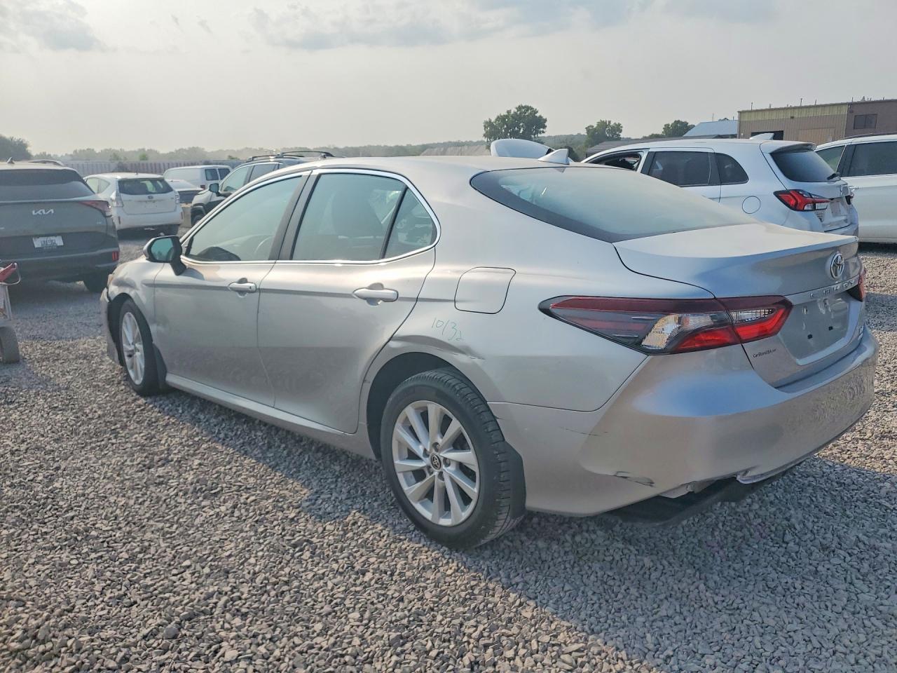 2022 TOYOTA CAMRY LE — снимка 2