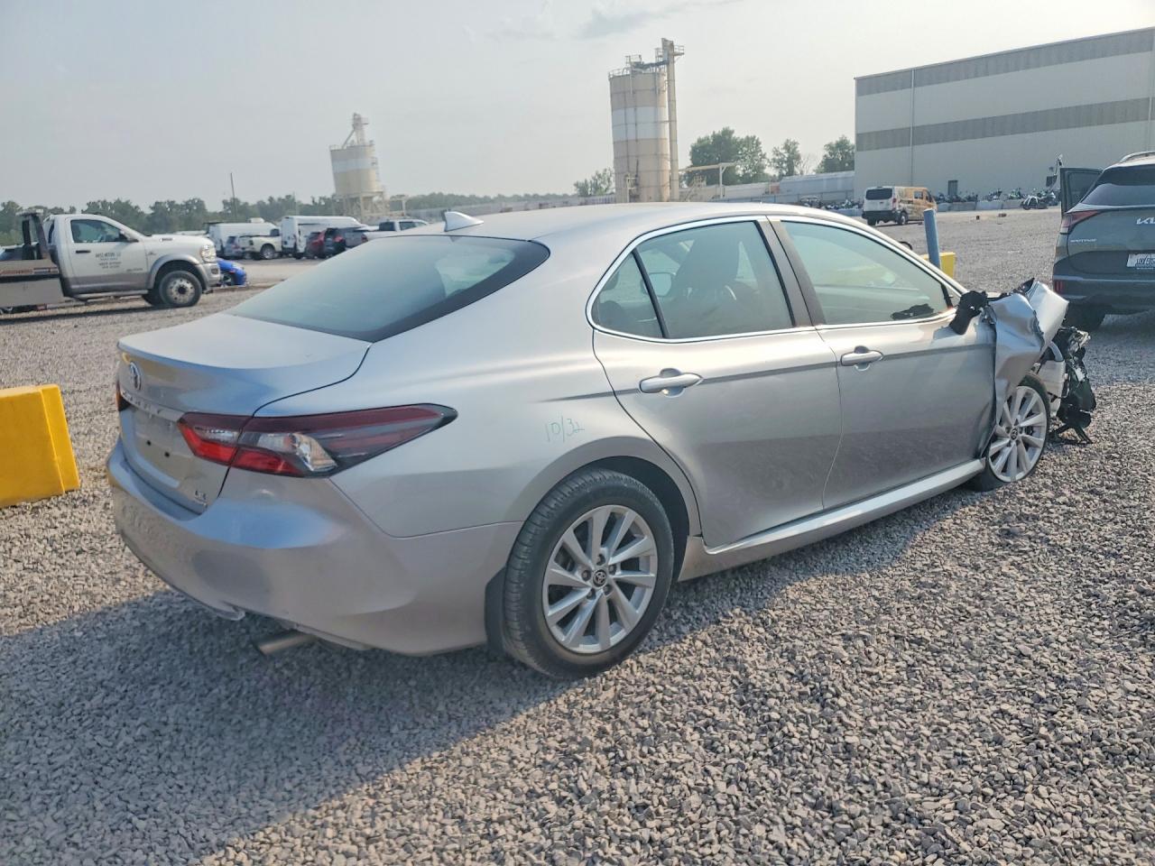 2022 TOYOTA CAMRY LE — снимка 3