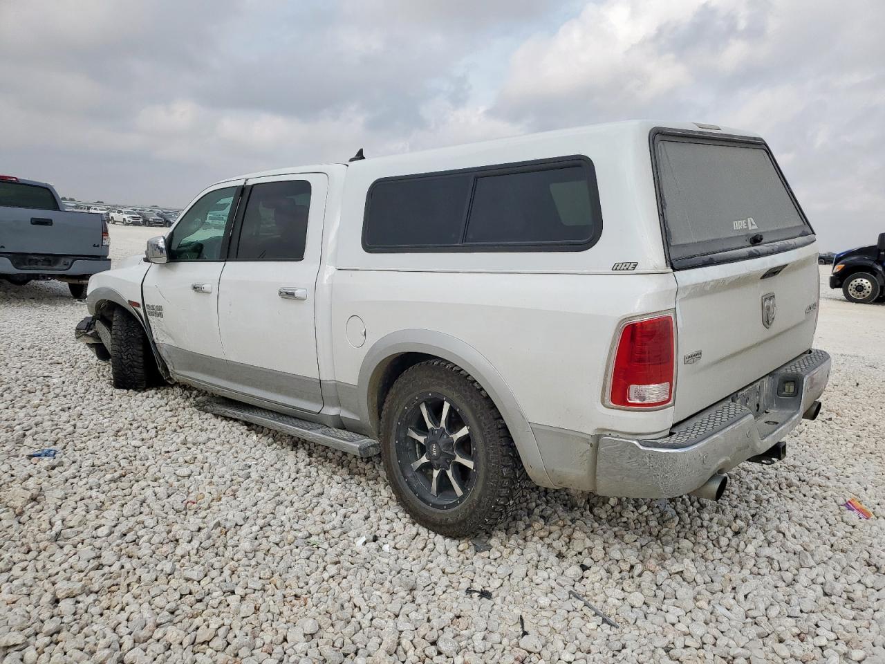 2015 RAM 1500 LARAMIE — снимка 2