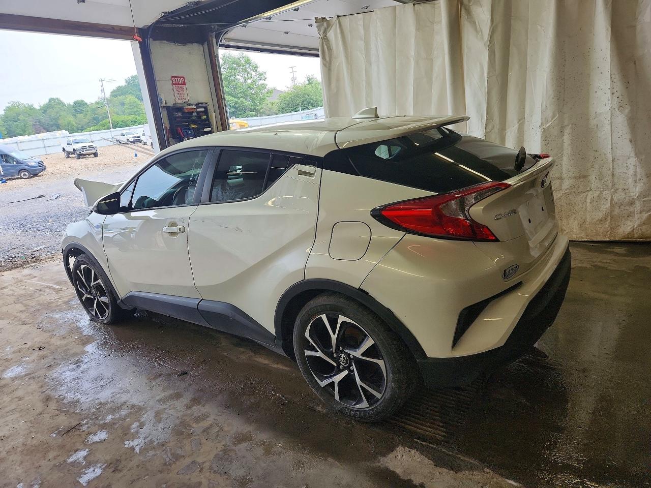2019 TOYOTA C-HR XLE — снимка 2