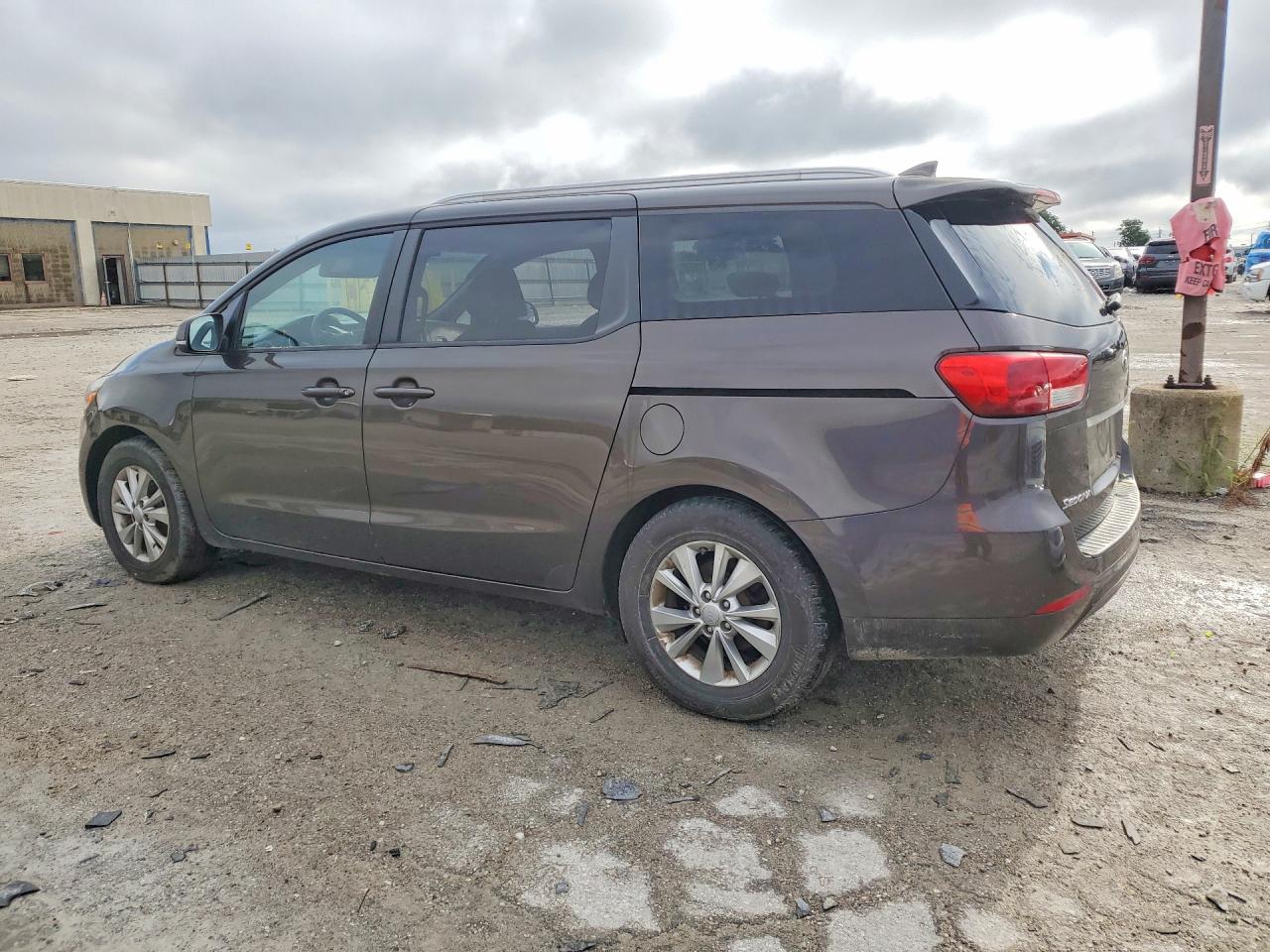 2015 KIA SEDONA LX — снимка 2