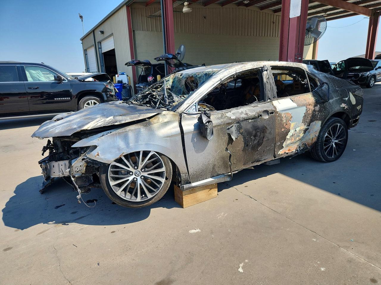 2019 TOYOTA CAMRY SE