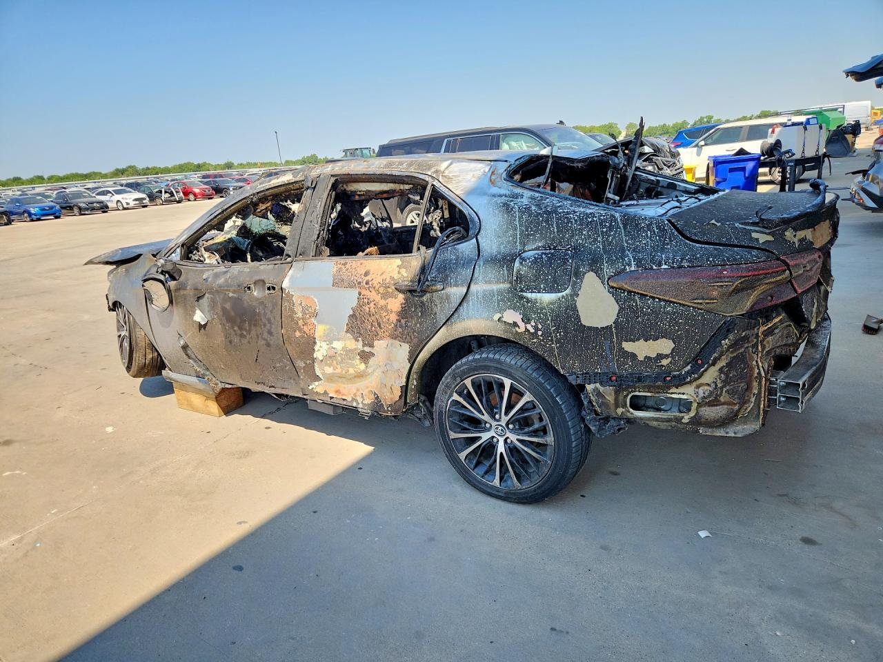 2019 TOYOTA CAMRY SE — снимка 2