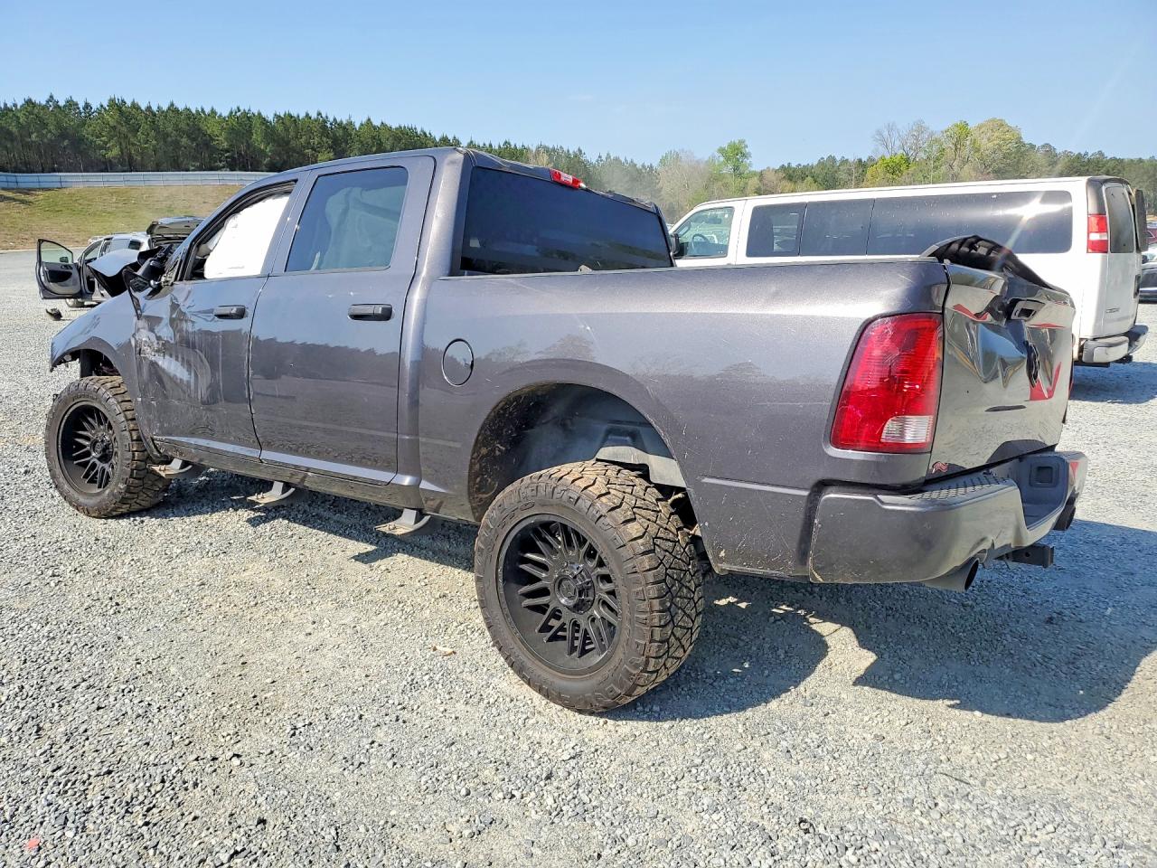 2017 RAM 1500 ST — снимка 2