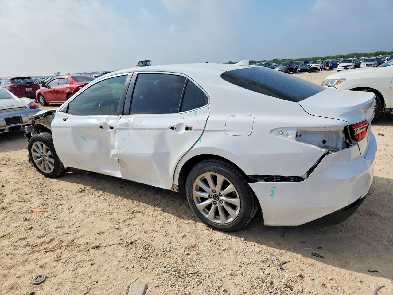 2020 TOYOTA CAMRY LE — снимка 2