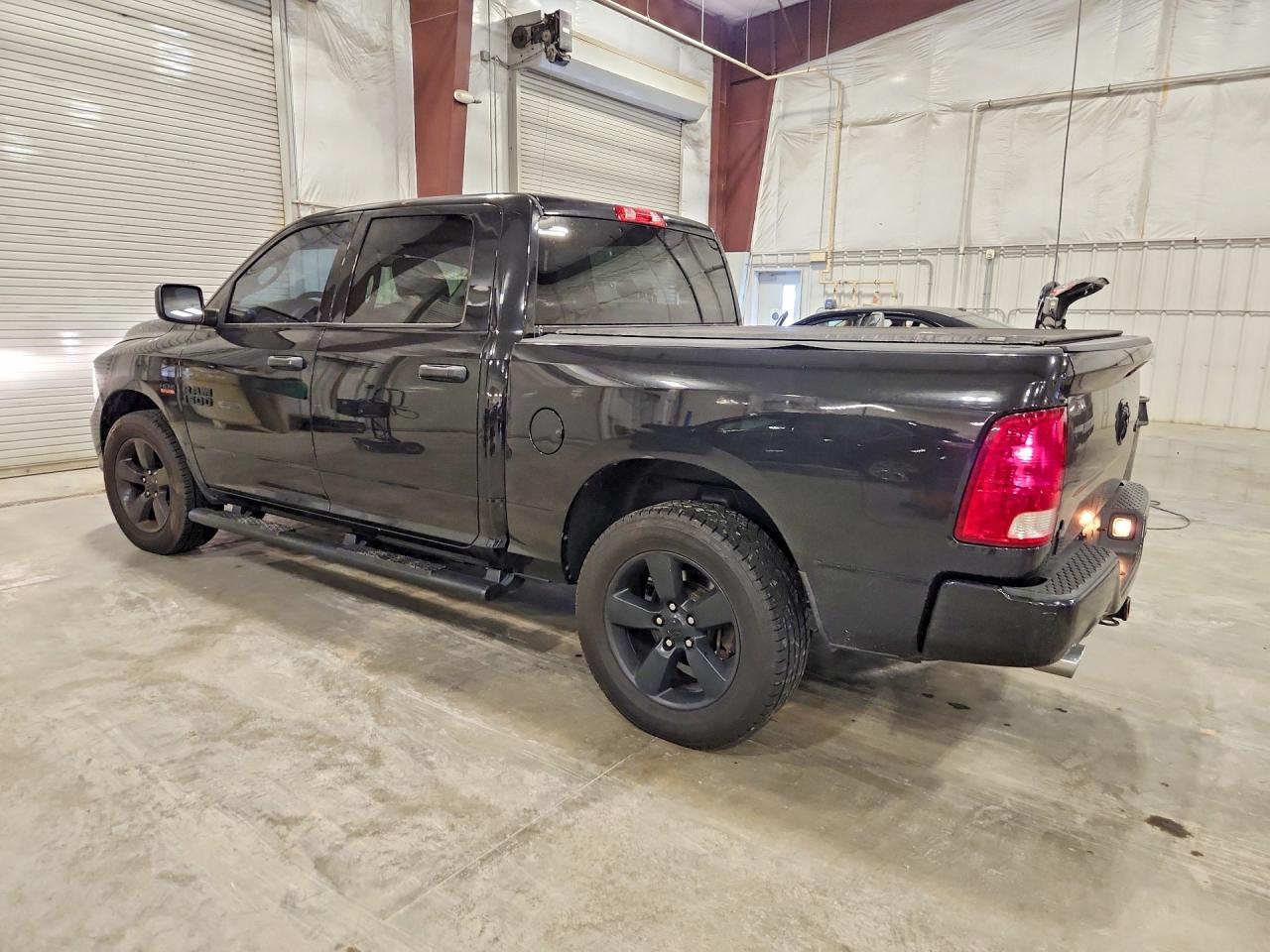 2016 RAM 1500 ST — снимка 2