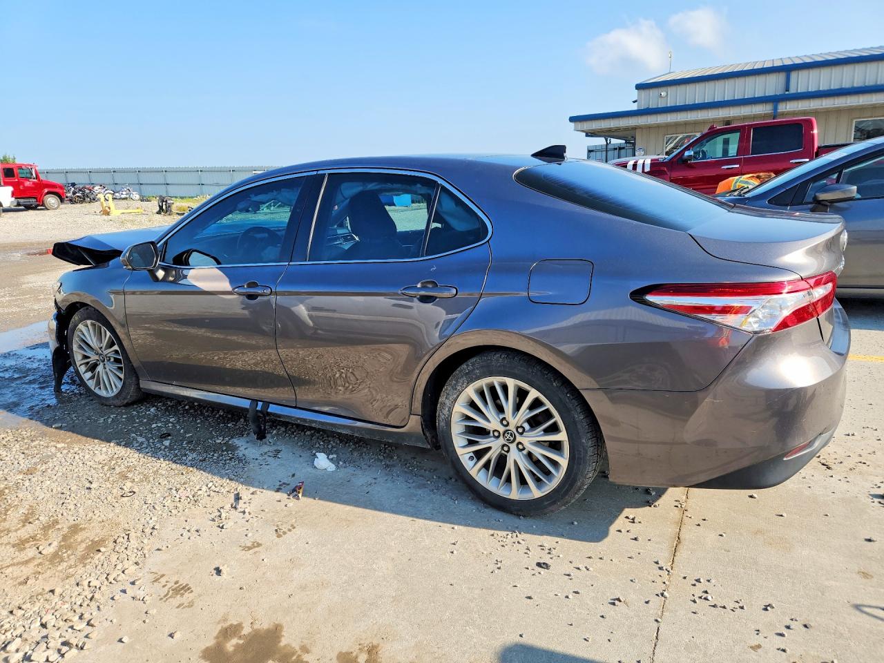 2018 TOYOTA CAMRY XLE — снимка 2