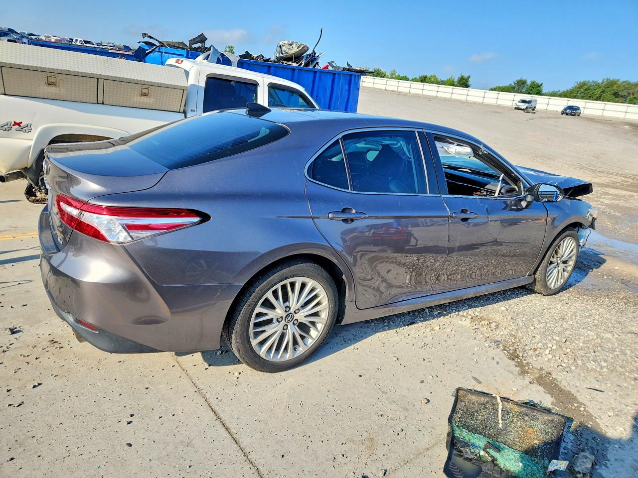 2018 TOYOTA CAMRY XLE — снимка 3