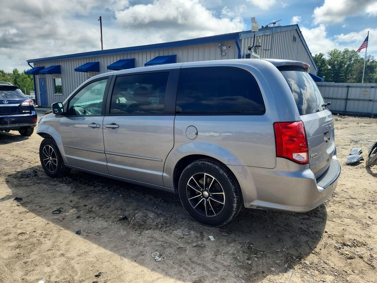2017 DODGE GRAND CARAVAN SE — снимка 2
