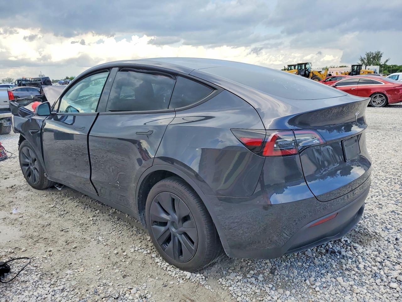 2025 TESLA MODEL Y — снимка 2