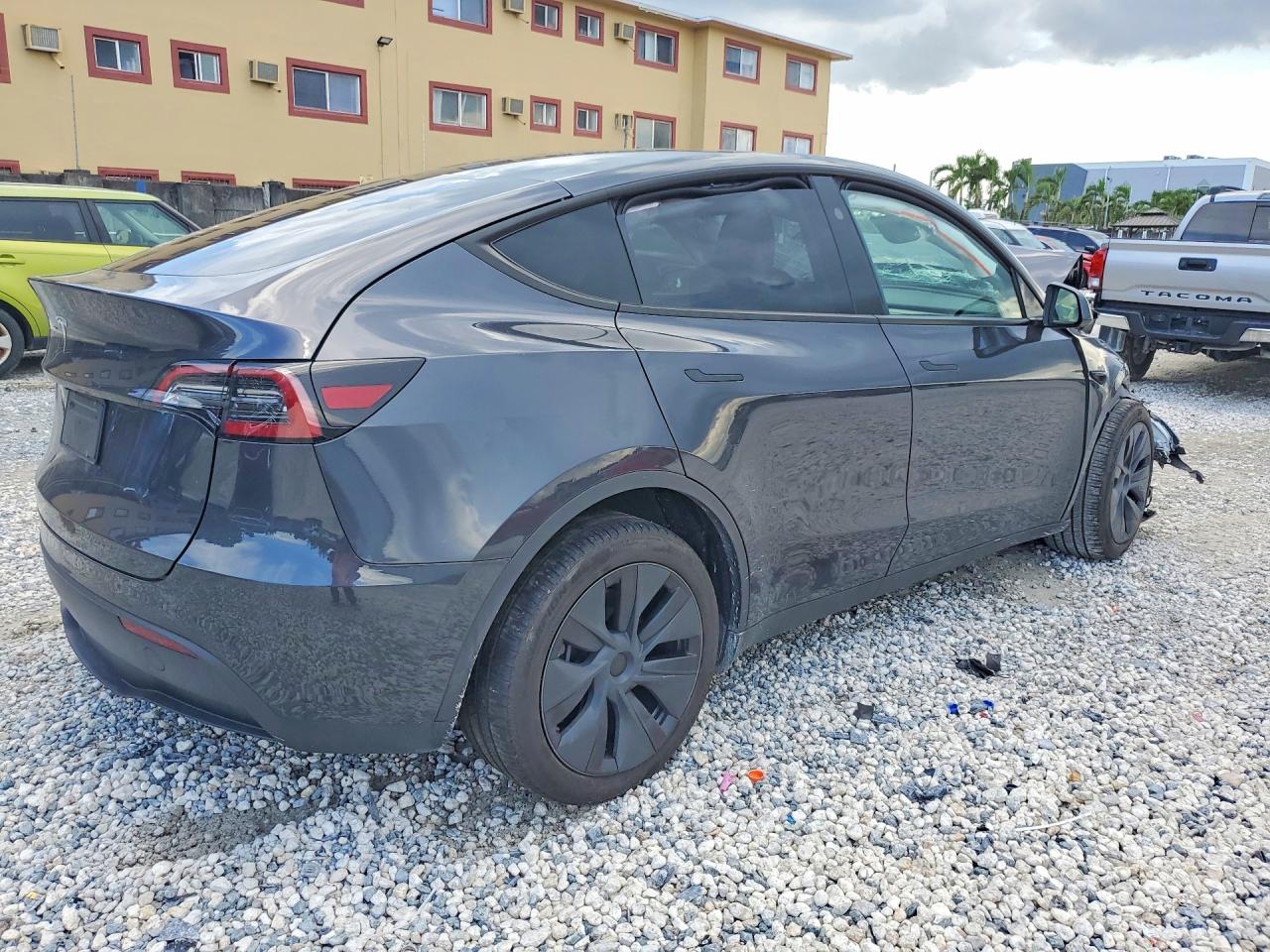 2025 TESLA MODEL Y — снимка 3
