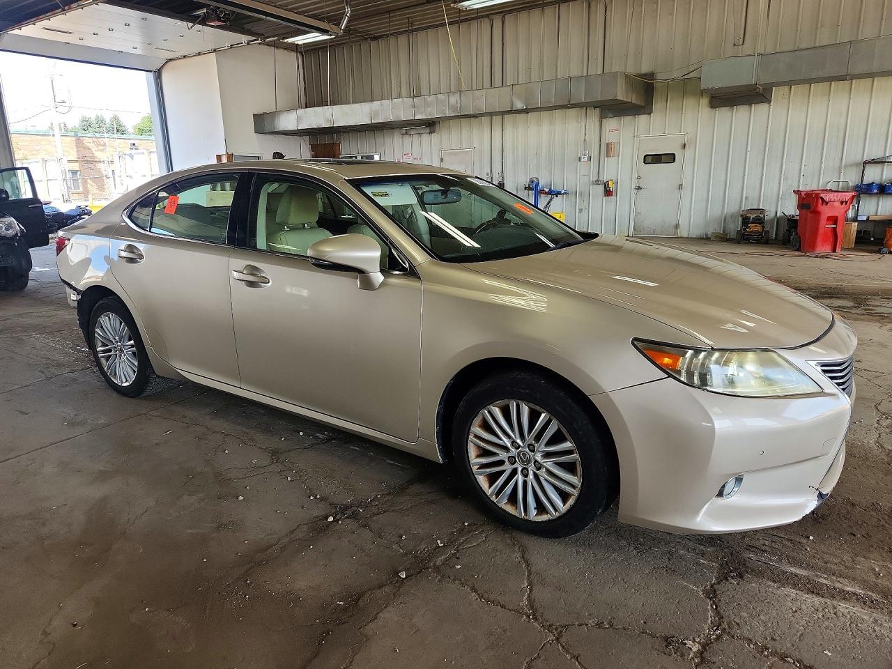 2013 LEXUS ES 350 — снимка 4
