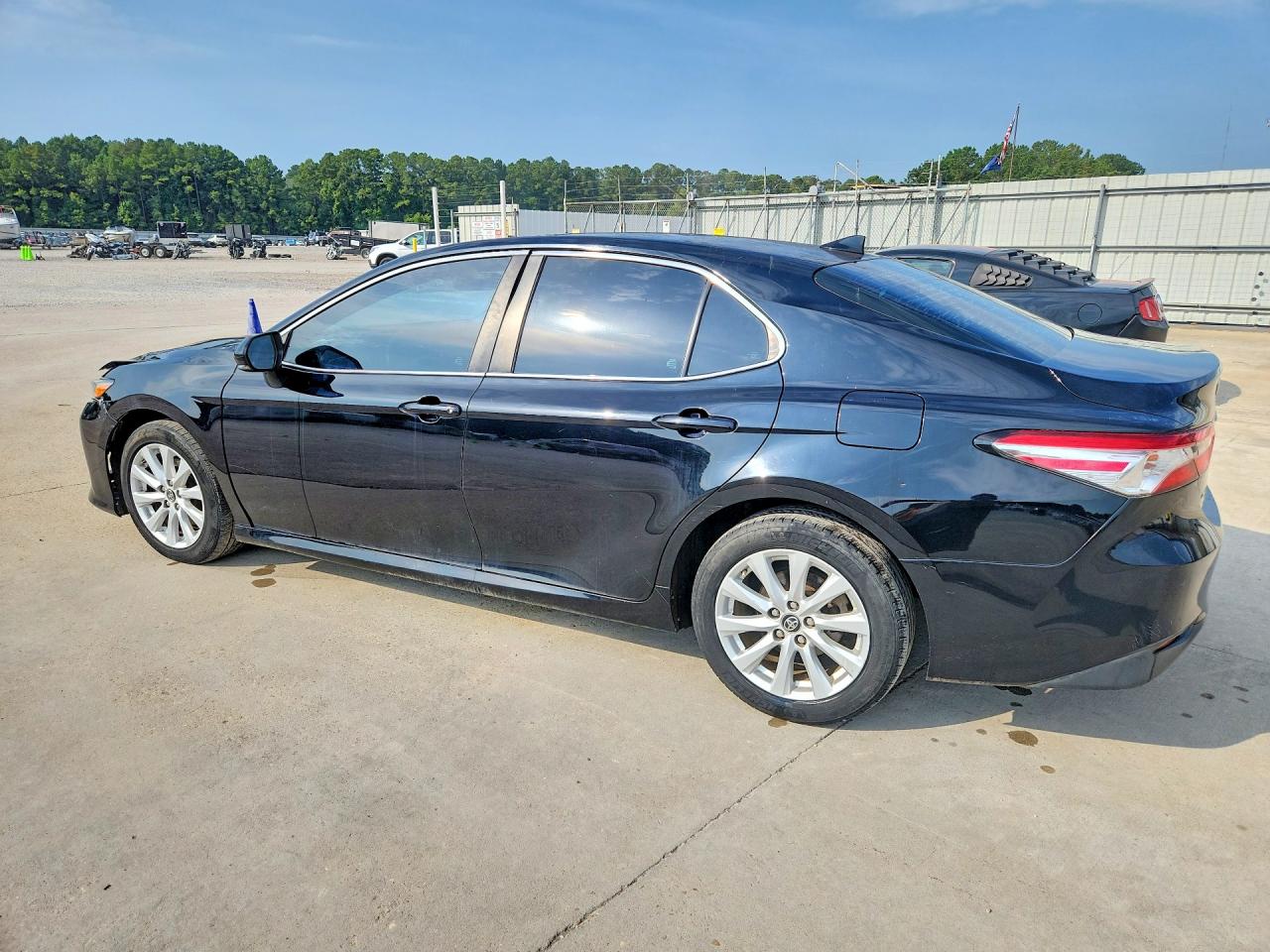 2019 TOYOTA CAMRY LE — снимка 2