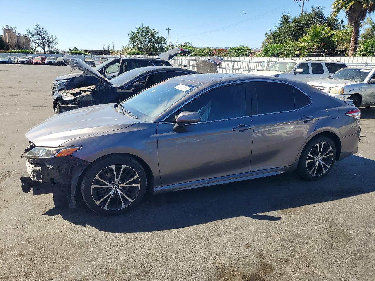 2018 TOYOTA CAMRY SE