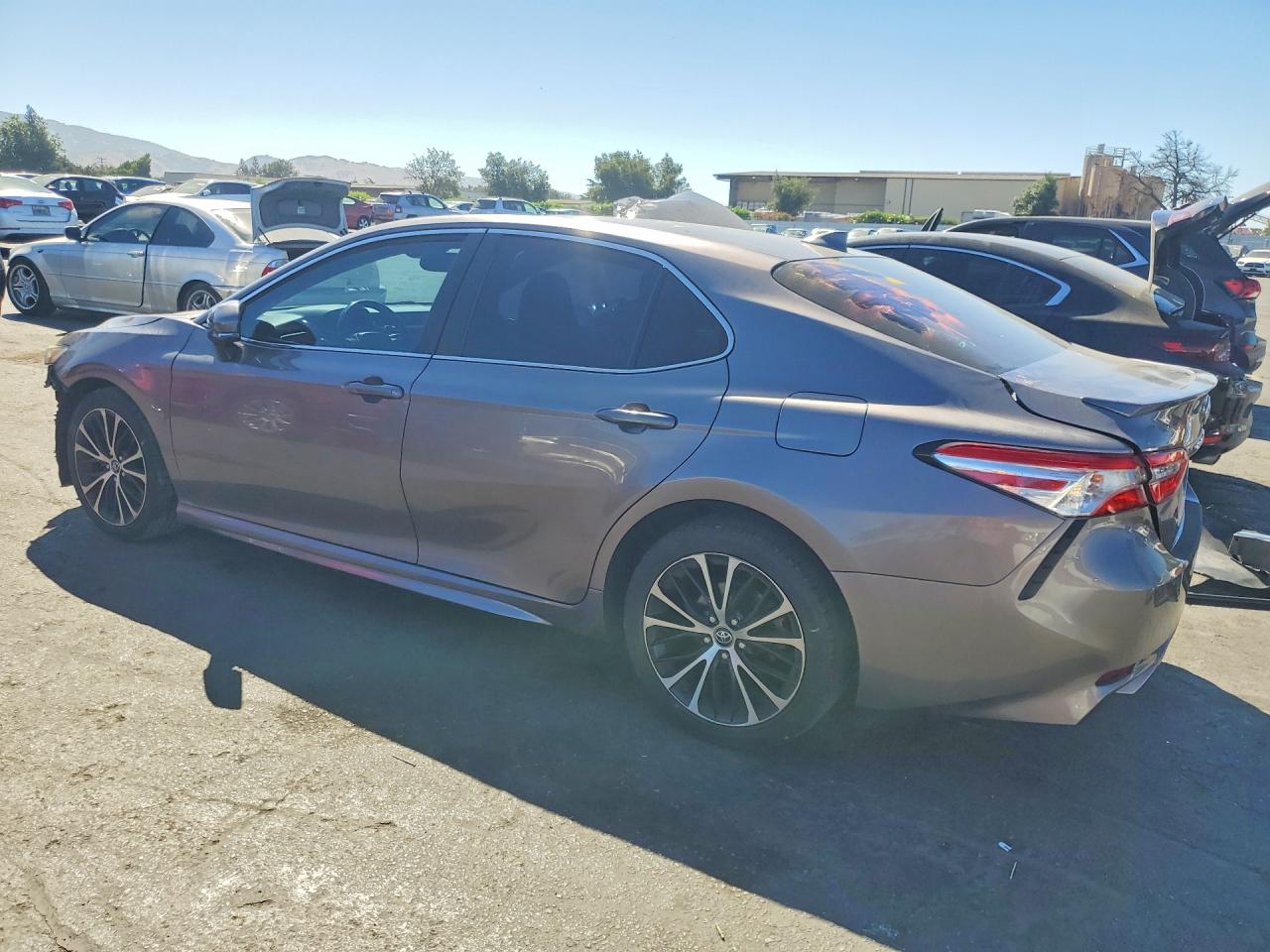 2018 TOYOTA CAMRY SE — снимка 2