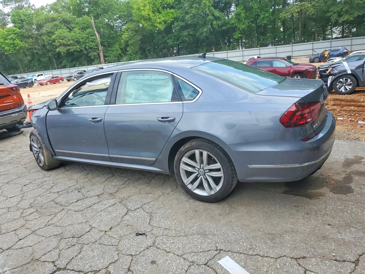 2017 VOLKSWAGEN PASSAT SEL PREMIUM — снимка 2