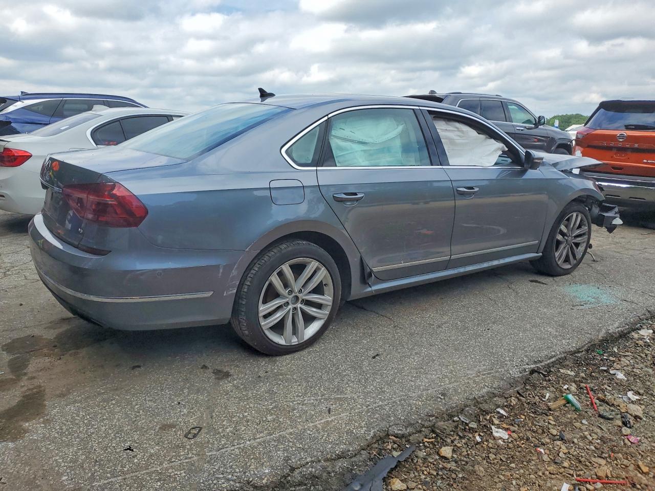 2017 VOLKSWAGEN PASSAT SEL PREMIUM — снимка 3