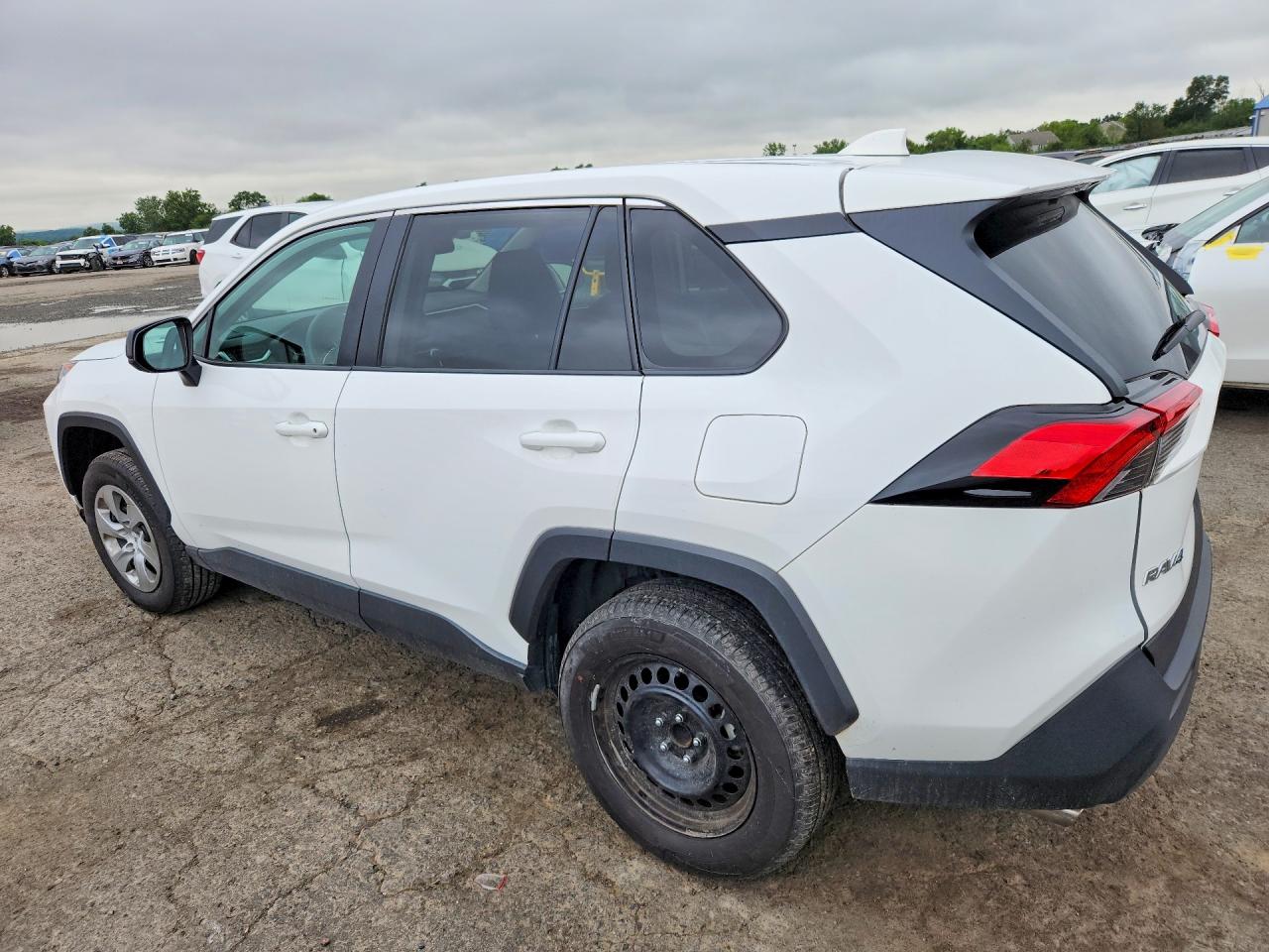 2022 TOYOTA RAV4 LE — снимка 2