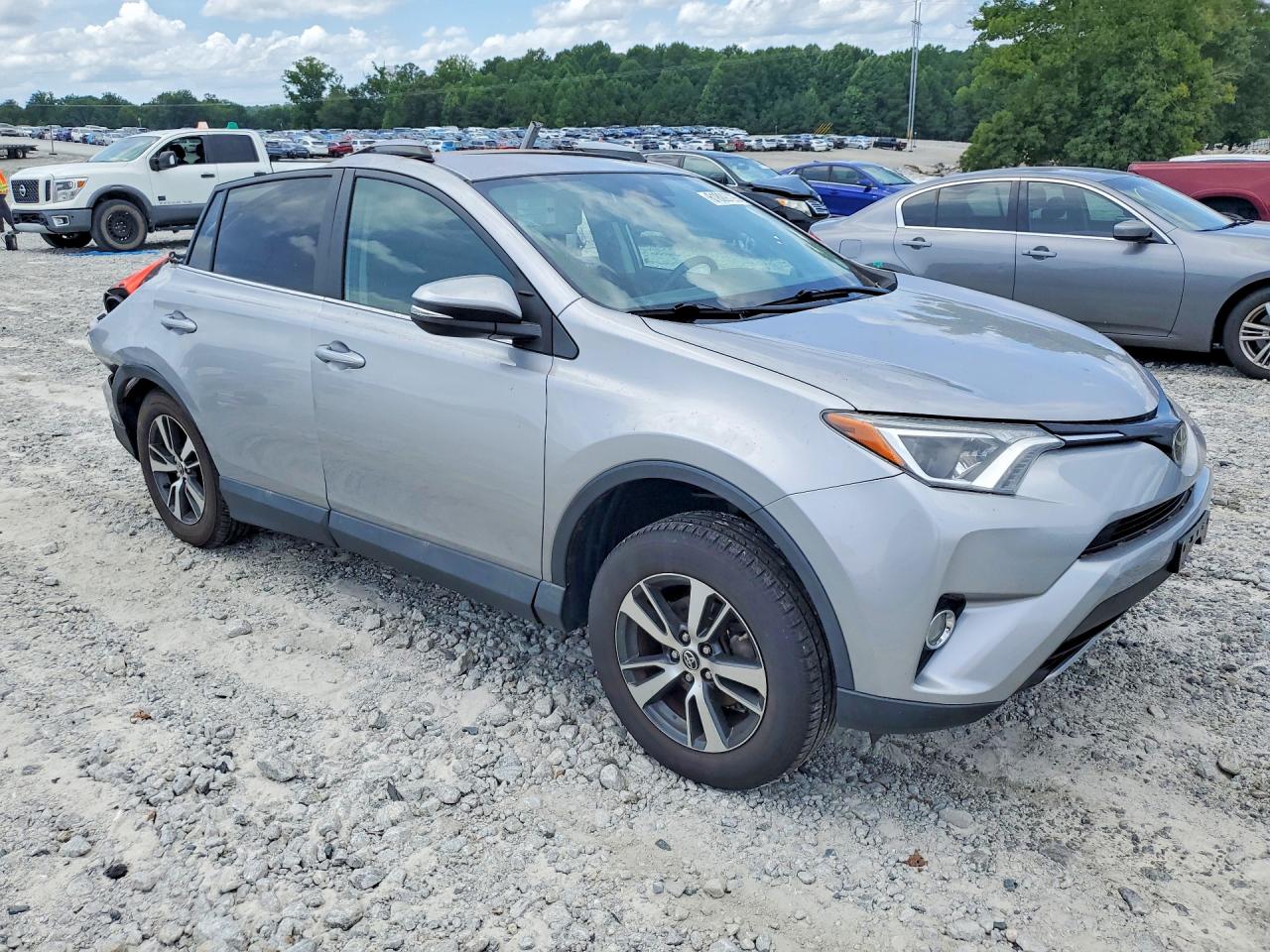 2017 TOYOTA RAV4 XLE — снимка 4
