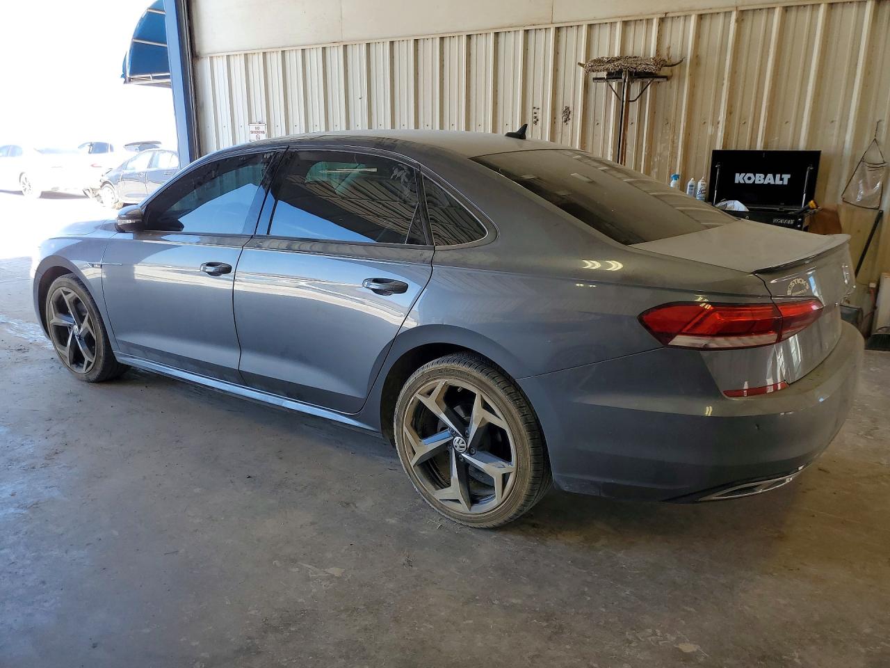 2020 VOLKSWAGEN PASSAT R-LINE — снимка 2