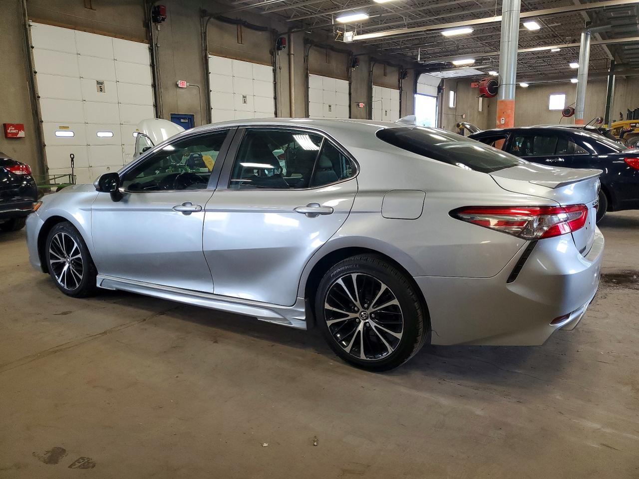 2019 TOYOTA CAMRY SE — снимка 2