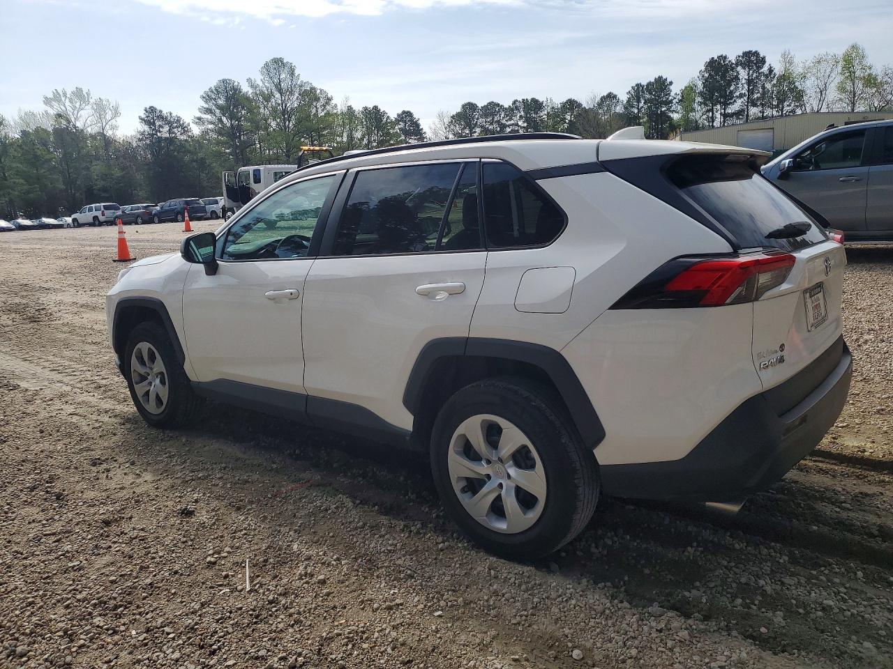 2019 TOYOTA RAV4 LE — снимка 2