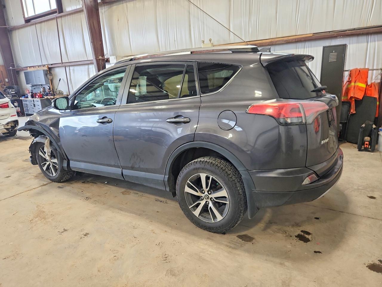 2017 TOYOTA RAV4 XLE — снимка 2