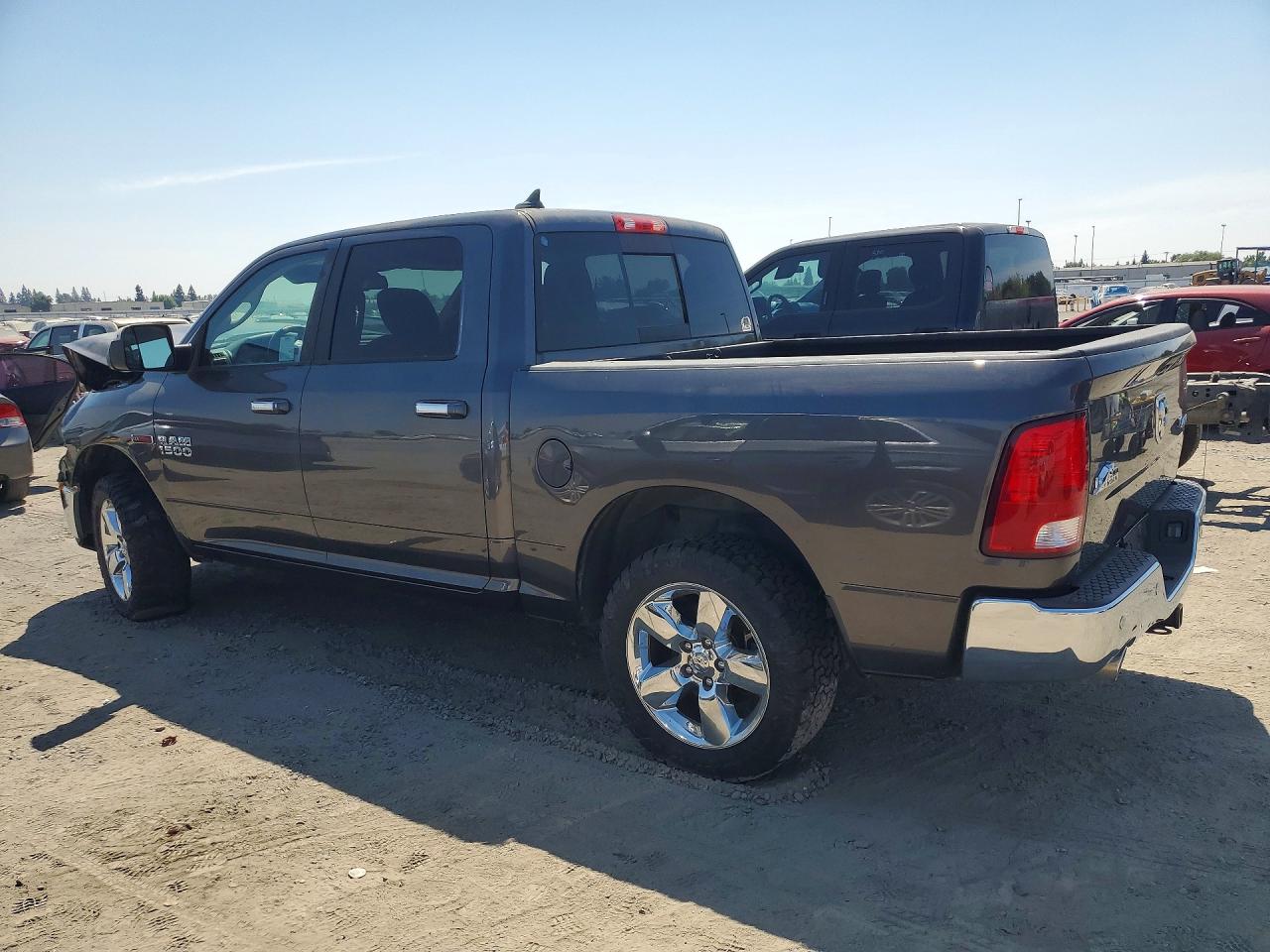 2018 RAM 1500 SLT — снимка 2