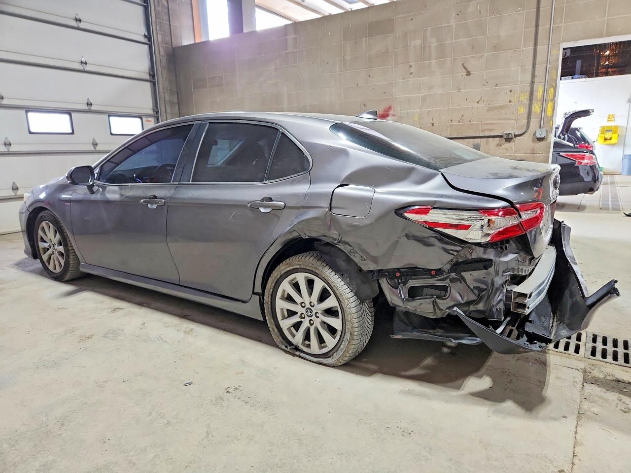 2019 TOYOTA CAMRY LE — снимка 2
