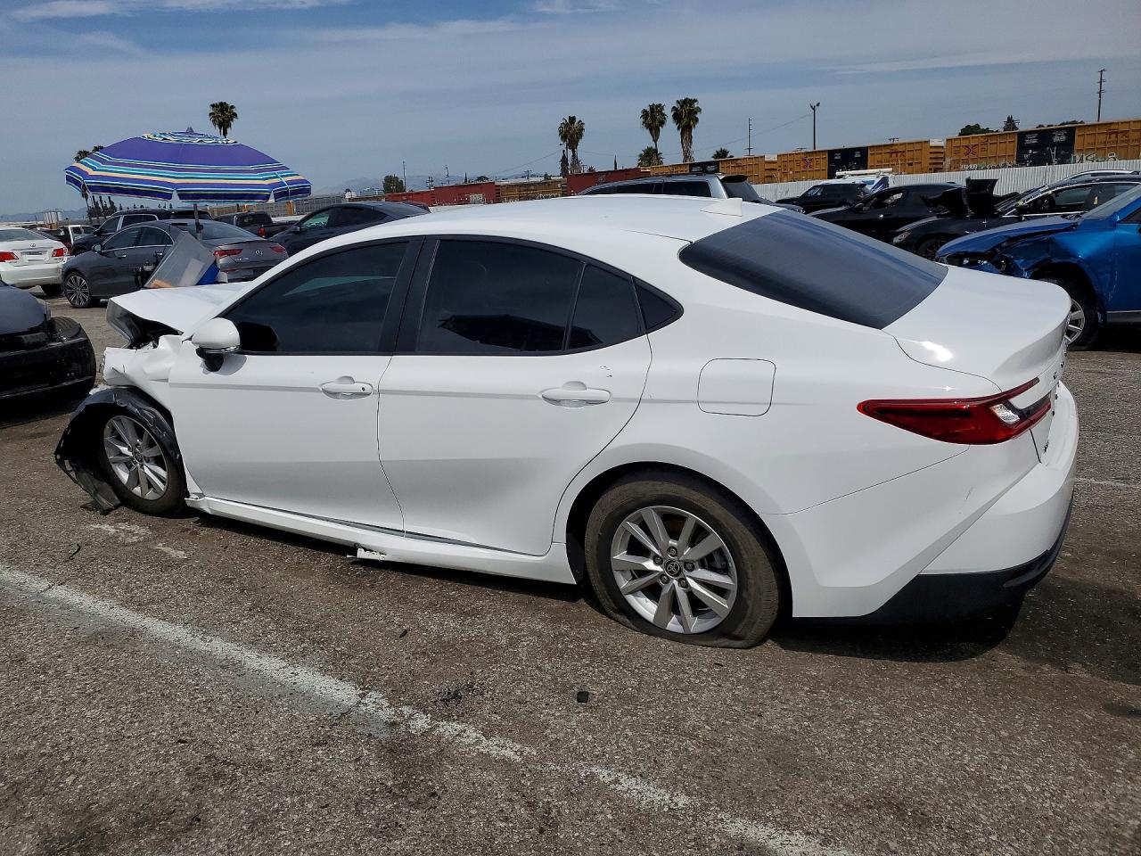 2025 TOYOTA CAMRY LE — снимка 2