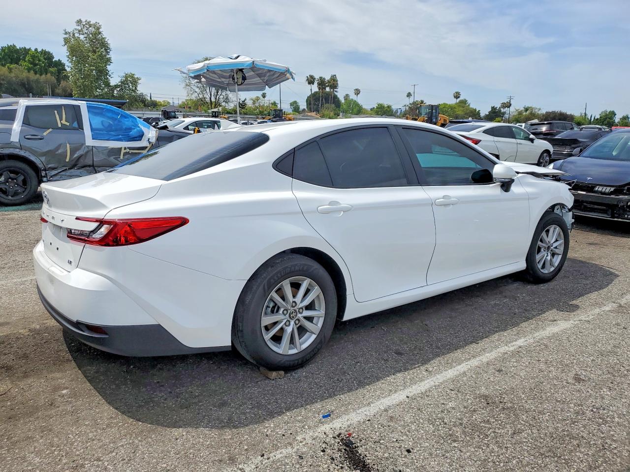 2025 TOYOTA CAMRY LE — снимка 3