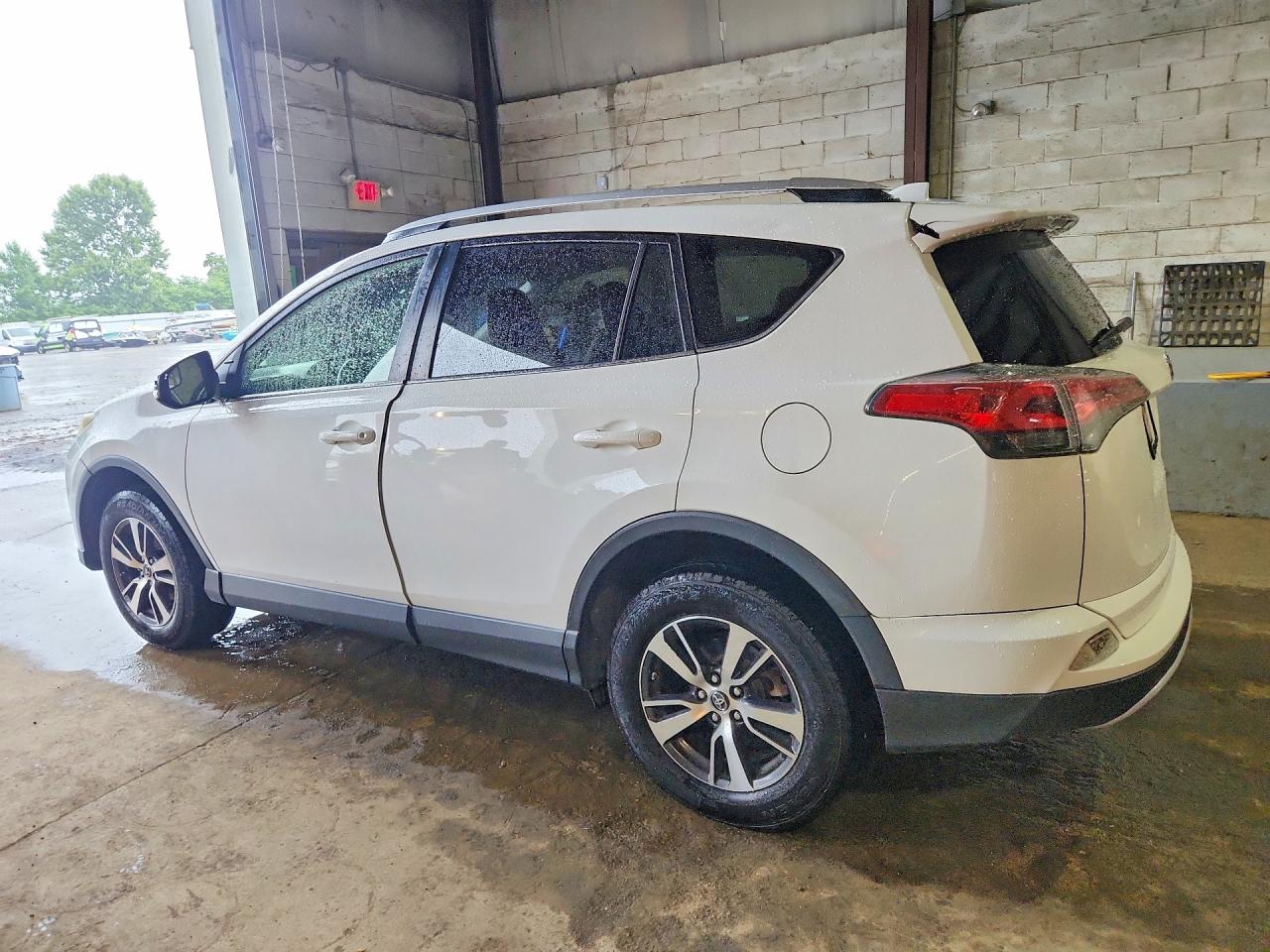 2016 TOYOTA RAV4 XLE — снимка 2