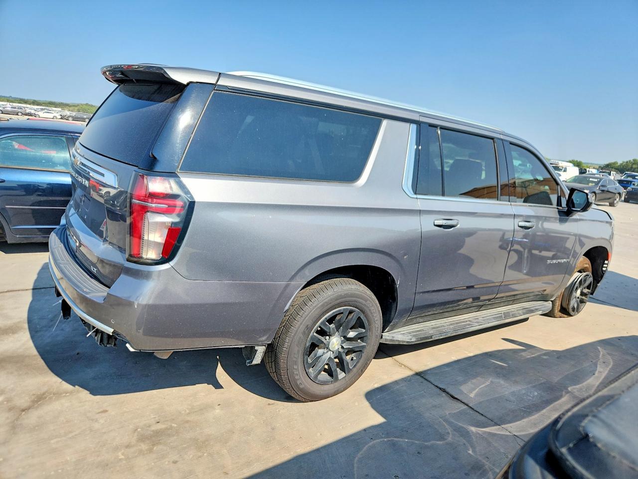 2021 CHEVROLET SUBURBAN C1500 LT — снимка 3