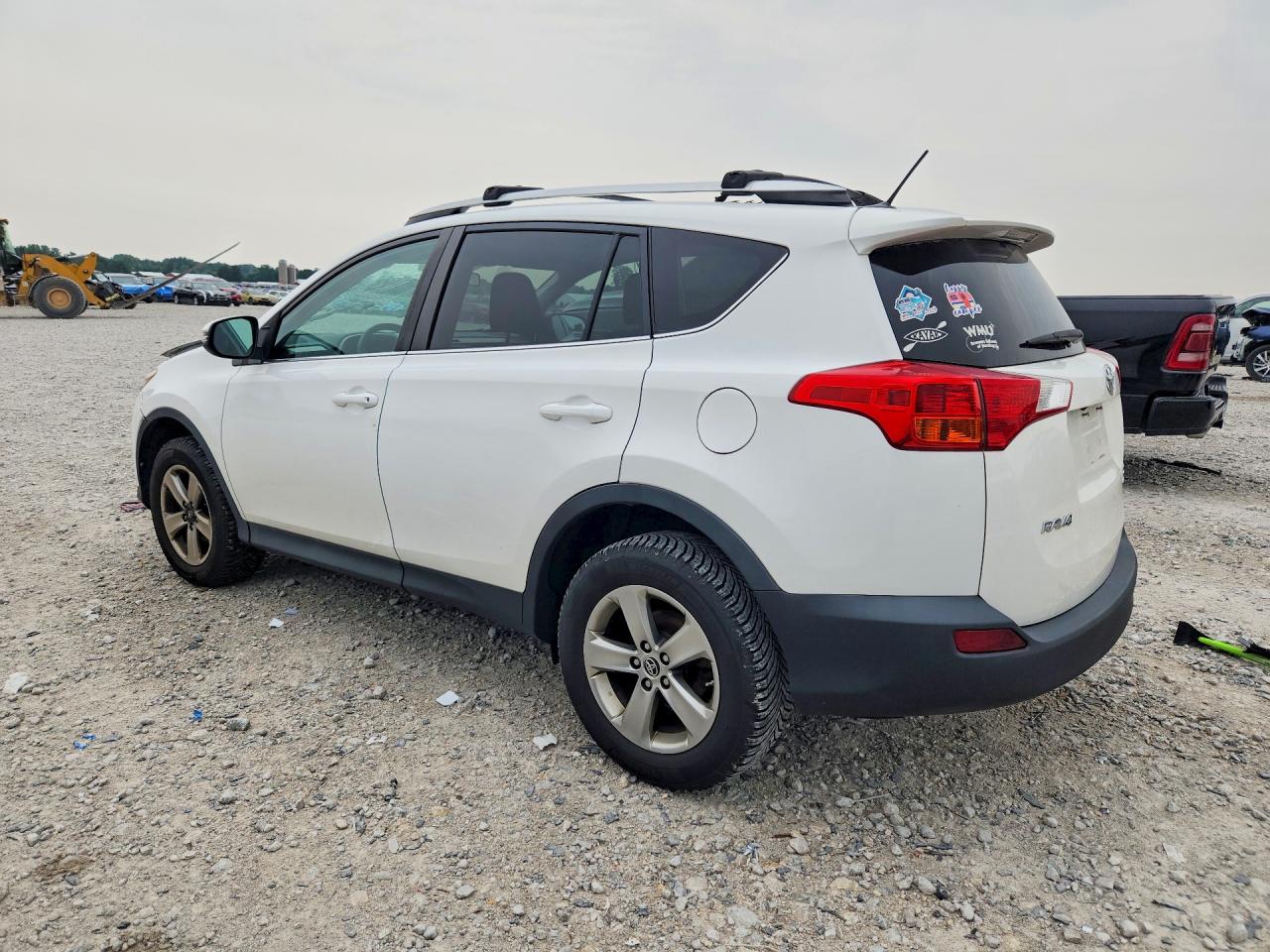 2015 TOYOTA RAV4 XLE — снимка 2