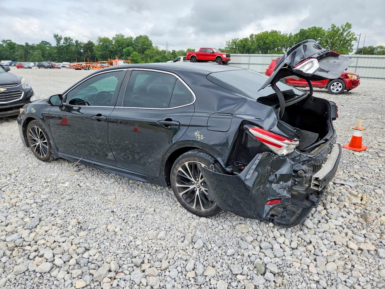 2018 TOYOTA CAMRY SE — снимка 2