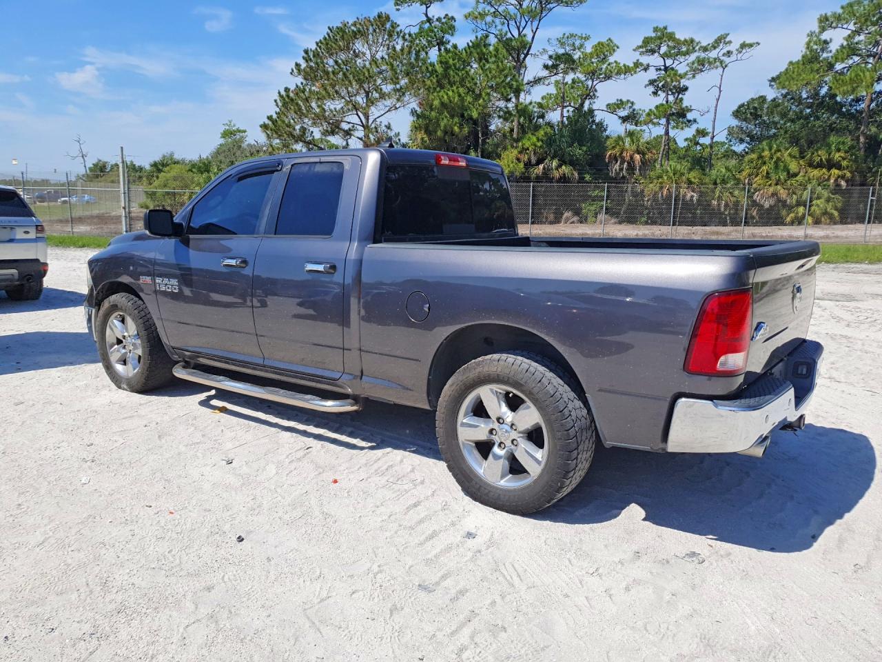 2017 RAM 1500 SLT — снимка 2