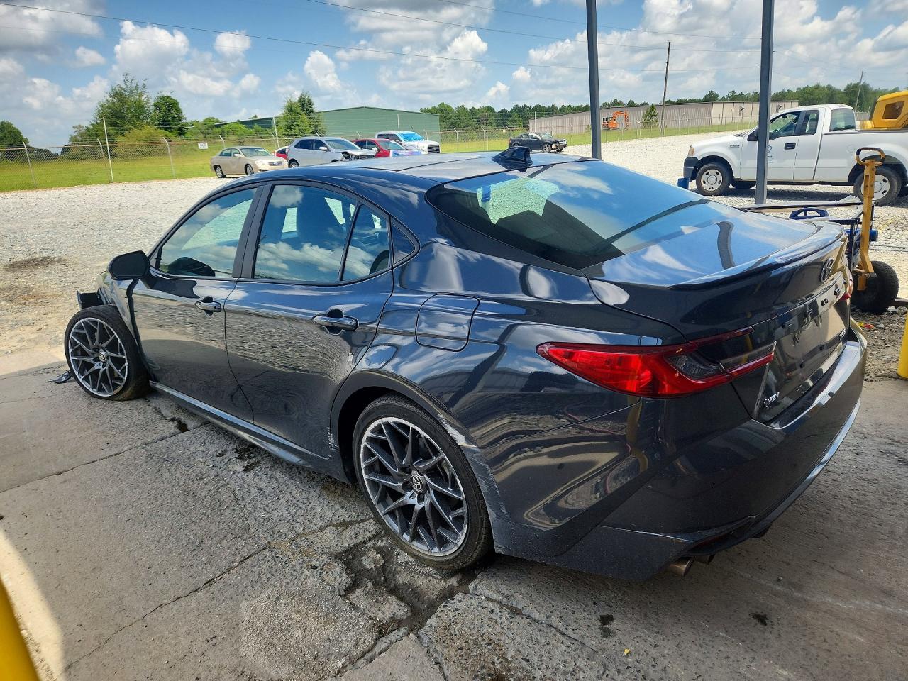 2025 TOYOTA CAMRY XSE — снимка 2