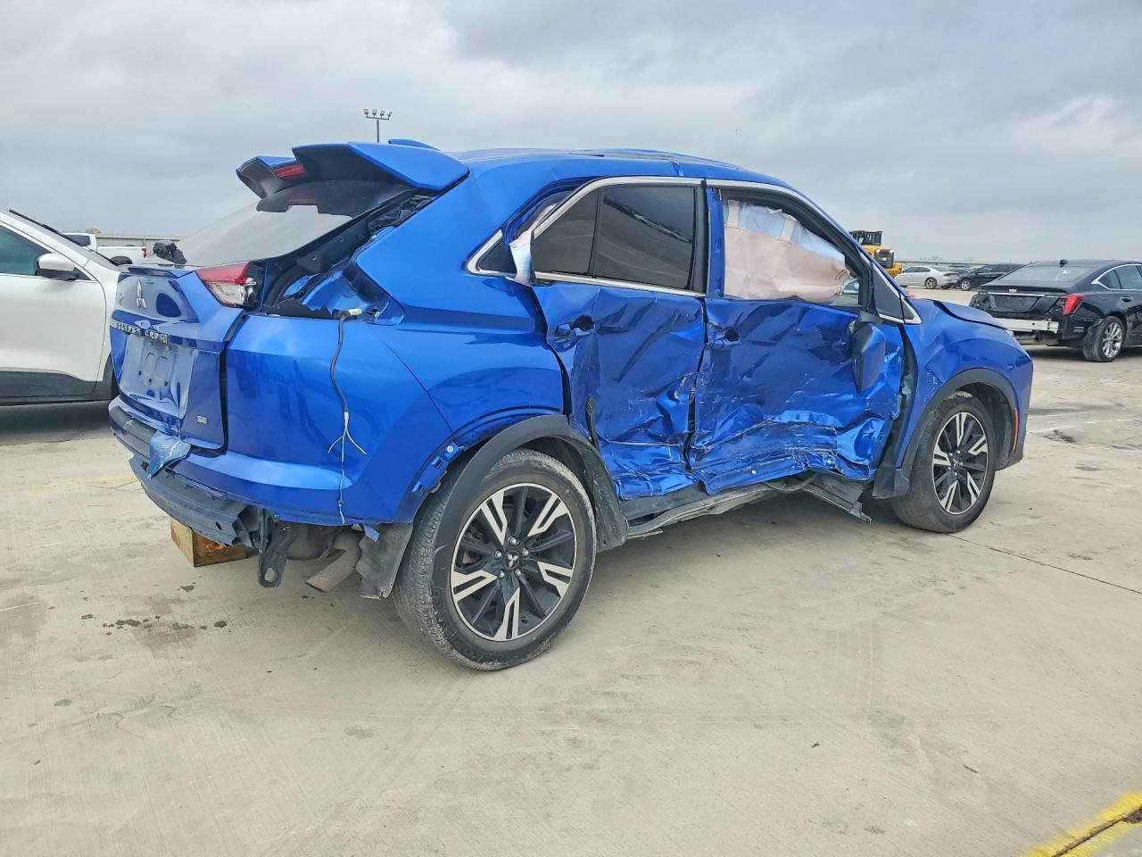 2023 MITSUBISHI ECLIPSE CROSS SE — снимка 3
