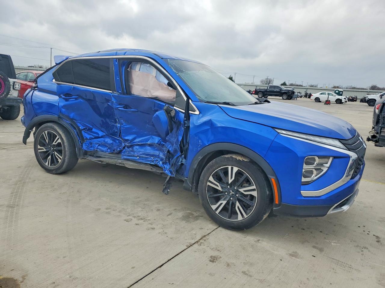 2023 MITSUBISHI ECLIPSE CROSS SE — снимка 4