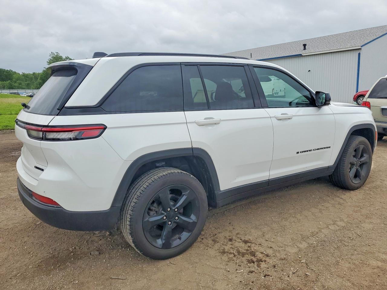 2024 JEEP GRAND CHEROKEE LIMITED — снимка 3