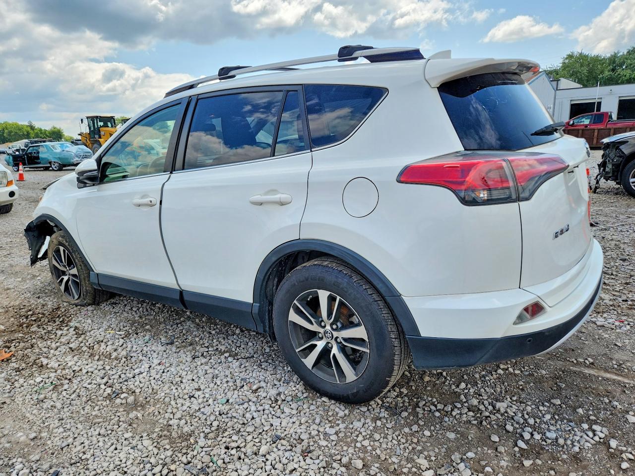 2017 TOYOTA RAV4 XLE — снимка 2