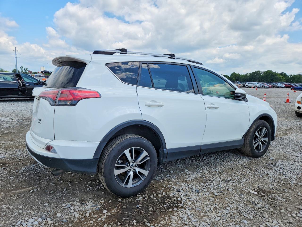 2017 TOYOTA RAV4 XLE — снимка 3