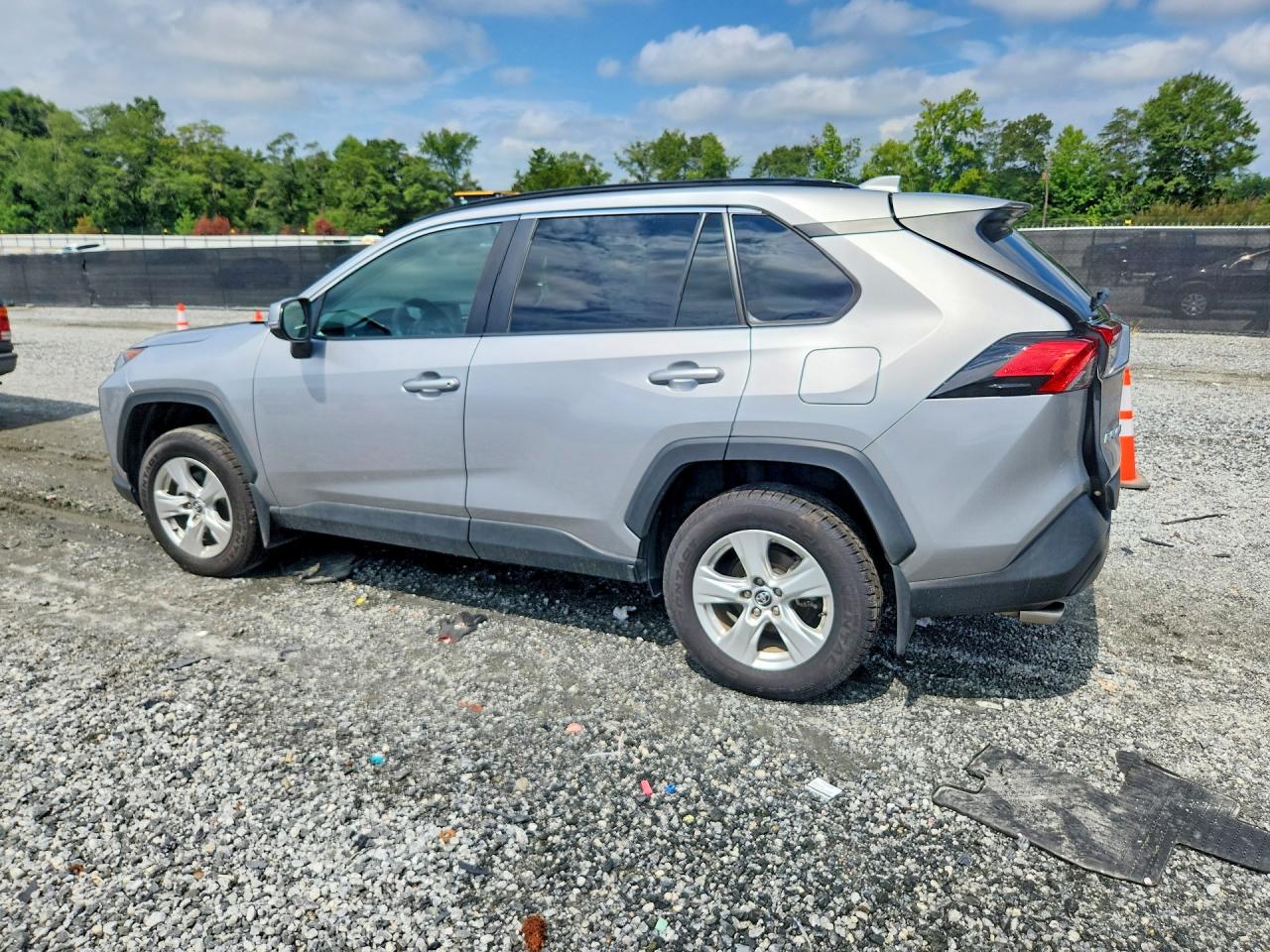 2020 TOYOTA RAV4 XLE — снимка 2