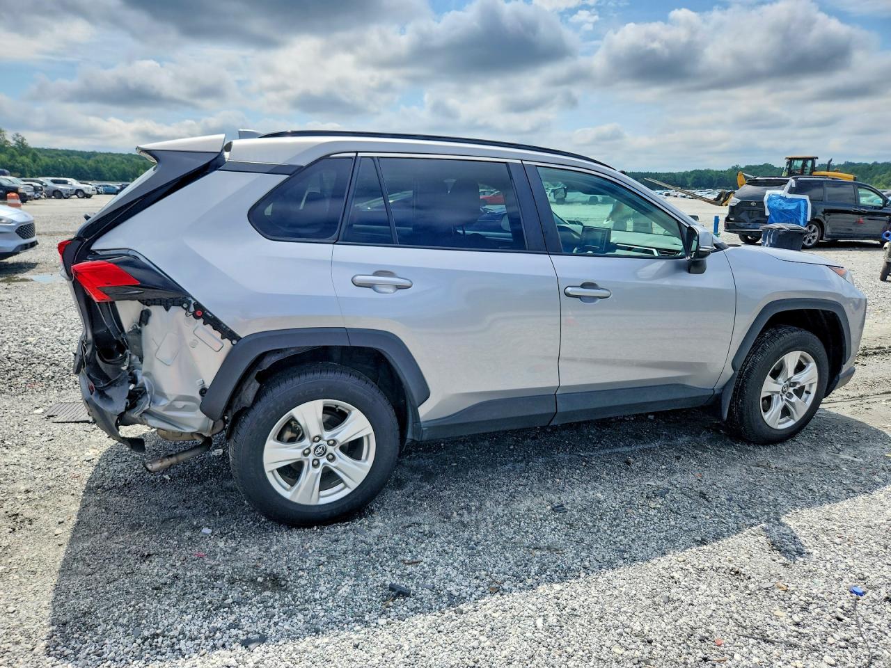2020 TOYOTA RAV4 XLE — снимка 3
