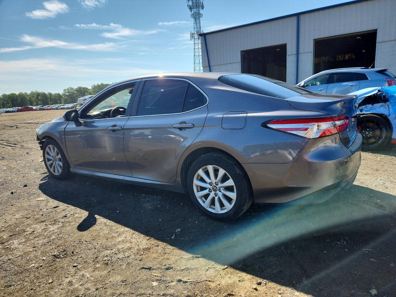 2018 TOYOTA CAMRY LE — снимка 2