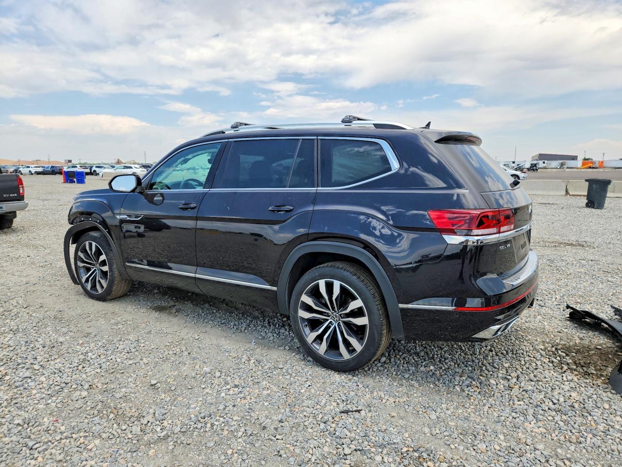 2023 VOLKSWAGEN ATLAS SEL PREMIUM R-LINE — снимка 2