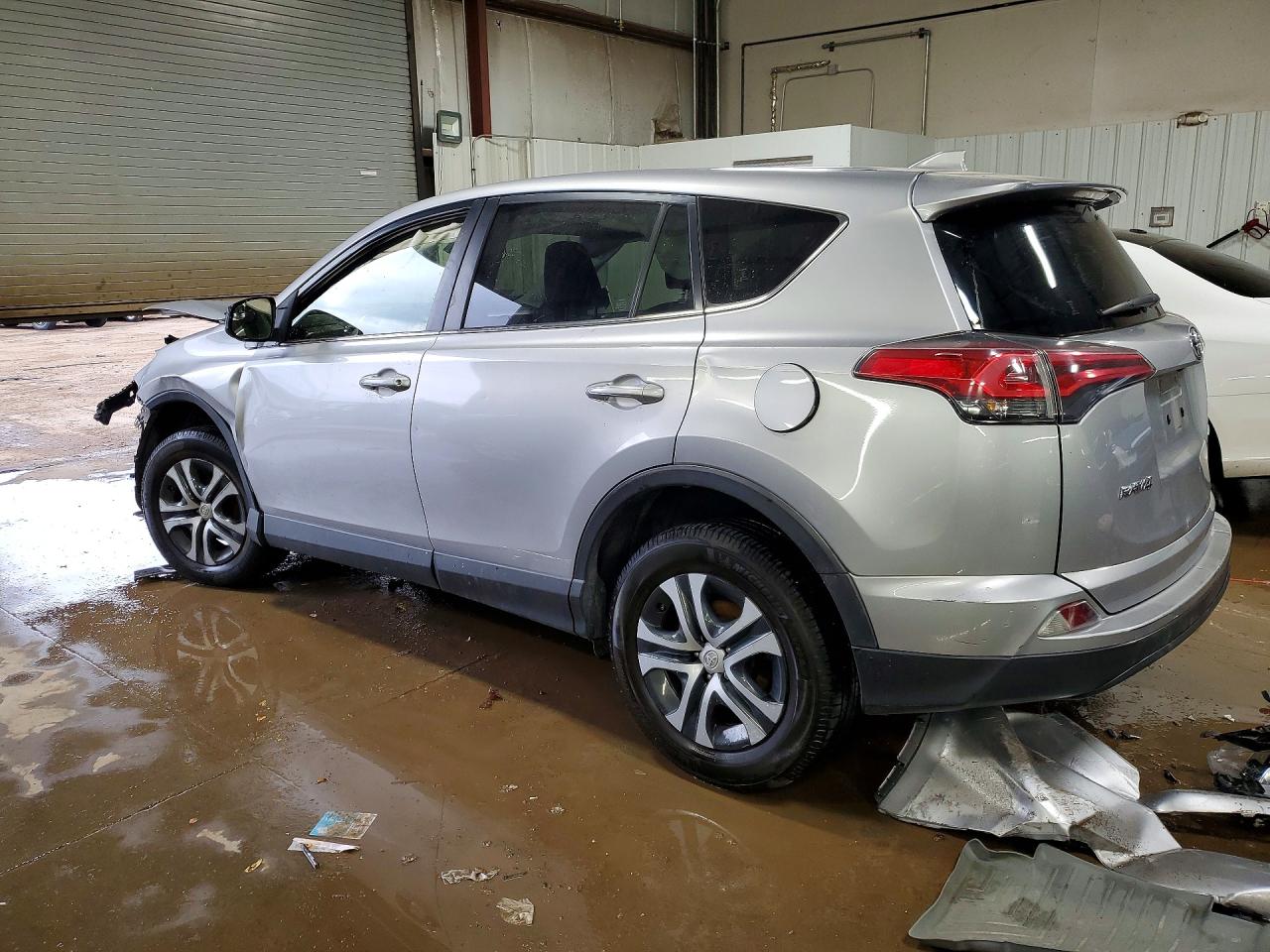 2018 TOYOTA RAV4 LE — снимка 2